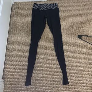 BLACK LULULEMON LEGGINGS